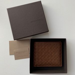 [BNIB] Bottega Veneta leather bifold men’s wallet